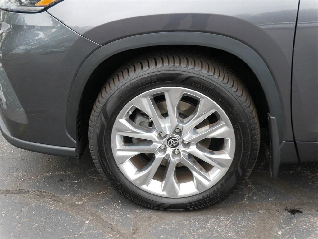 used 2023 Toyota Highlander car, priced at $39,858