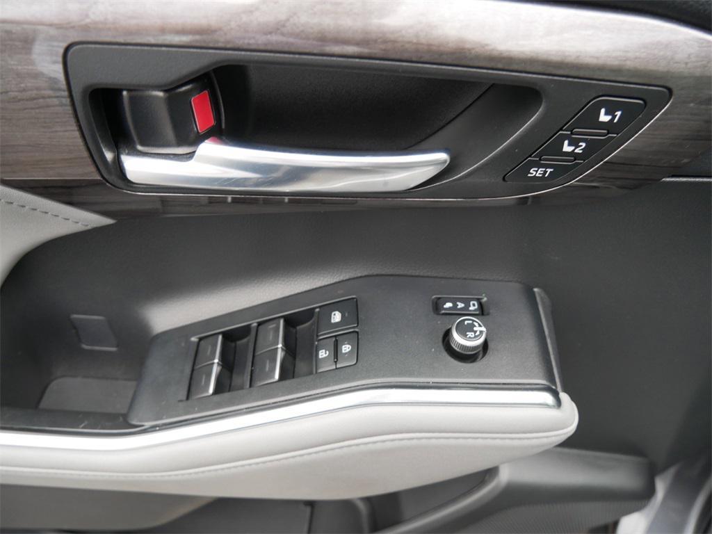 used 2023 Toyota Highlander car, priced at $39,858