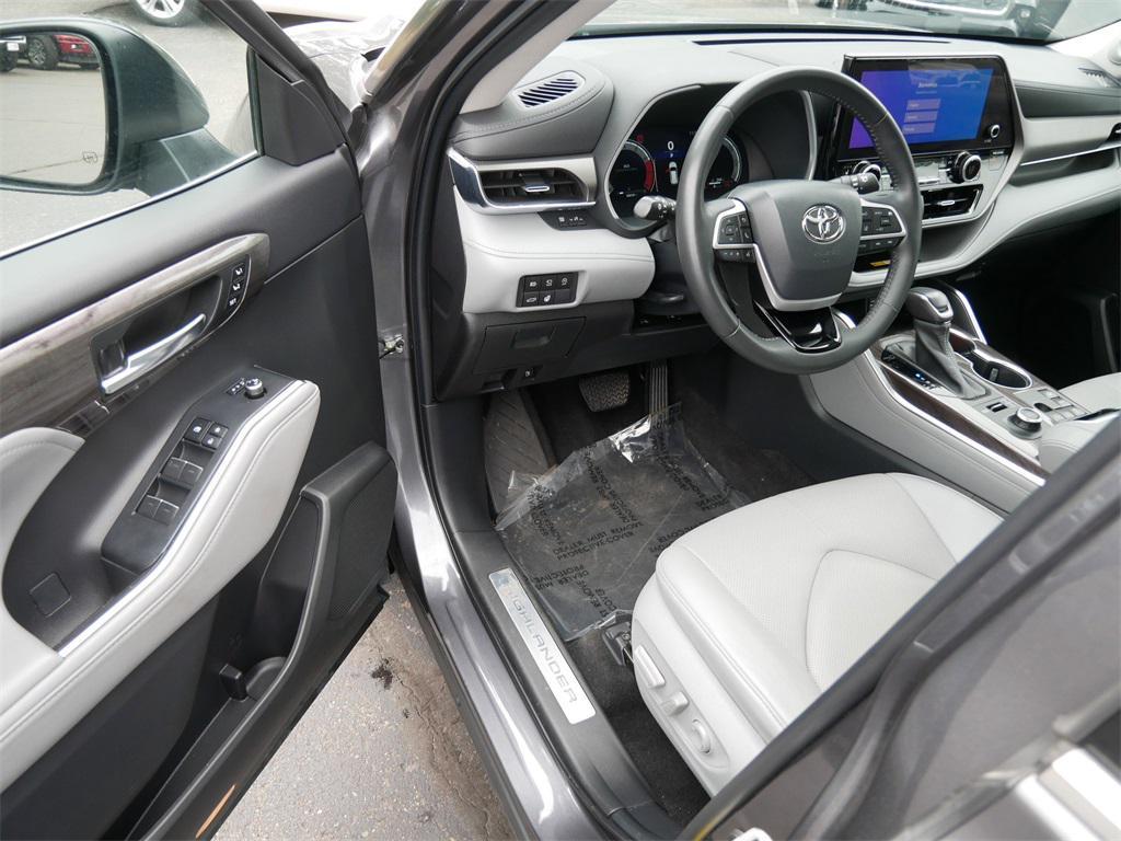 used 2023 Toyota Highlander car, priced at $39,858