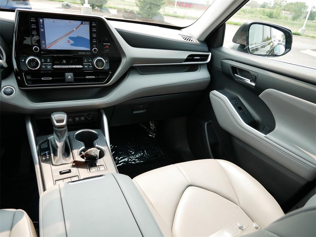 used 2021 Toyota Highlander car, priced at $37,299