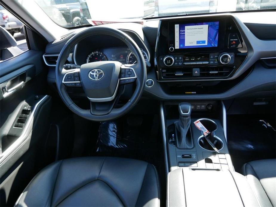 used 2023 Toyota Highlander car, priced at $40,699