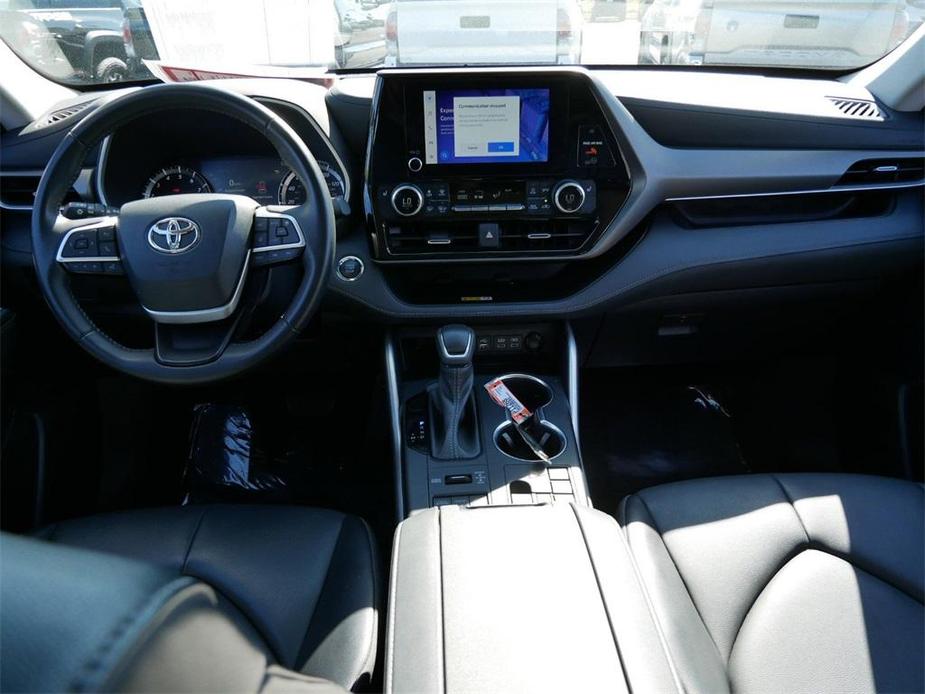 used 2023 Toyota Highlander car, priced at $40,699