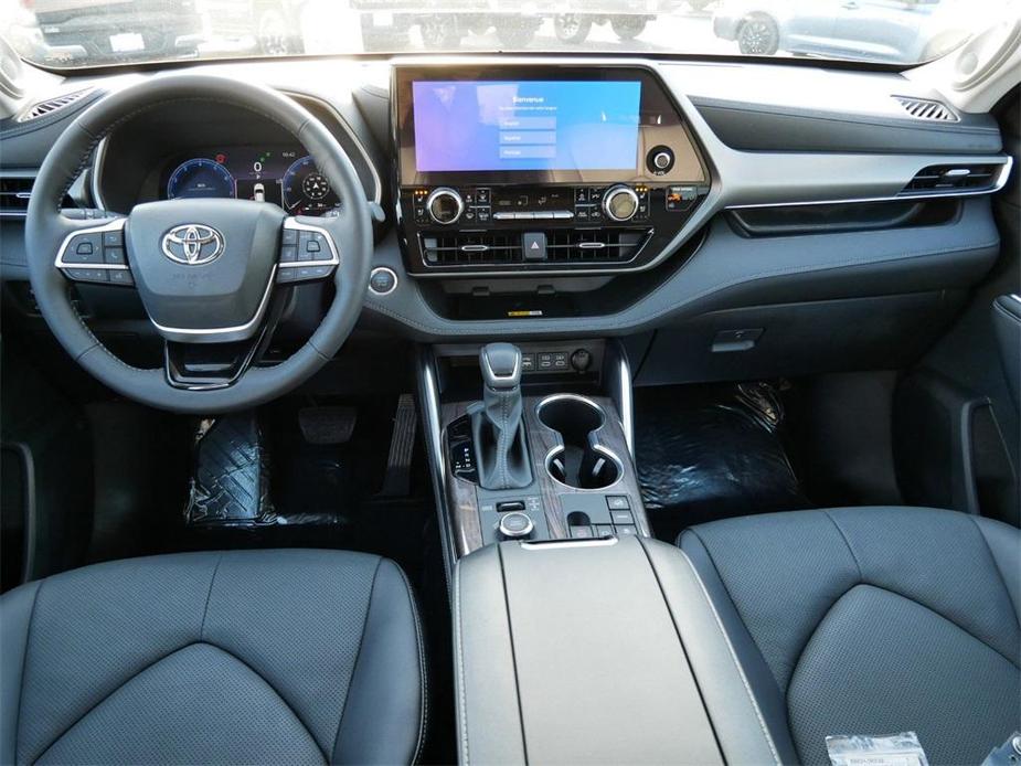 used 2024 Toyota Highlander car, priced at $51,399