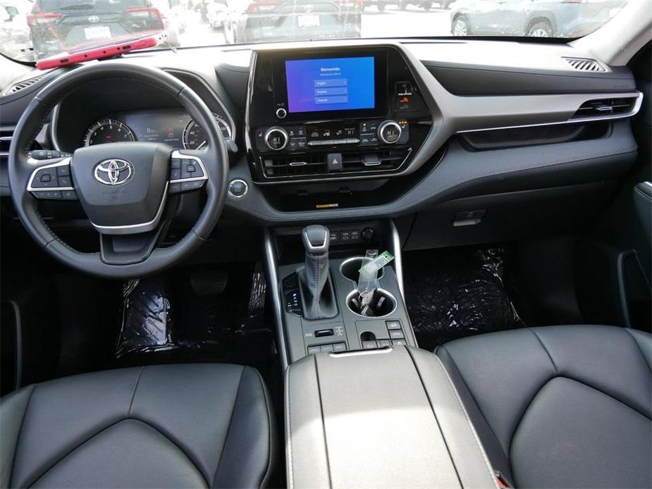 used 2023 Toyota Highlander car, priced at $40,999