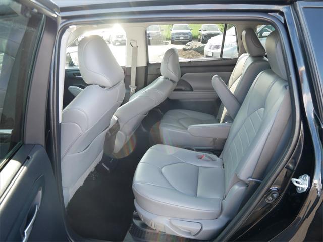 used 2021 Toyota Highlander Hybrid car, priced at $32,822