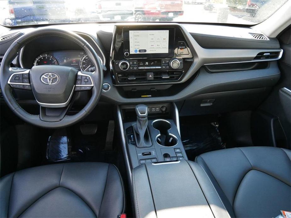 used 2023 Toyota Highlander car, priced at $40,799