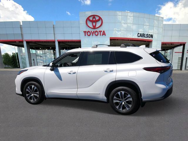 used 2022 Toyota Highlander car, priced at $40,799