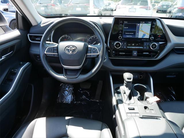 used 2022 Toyota Highlander car, priced at $40,799