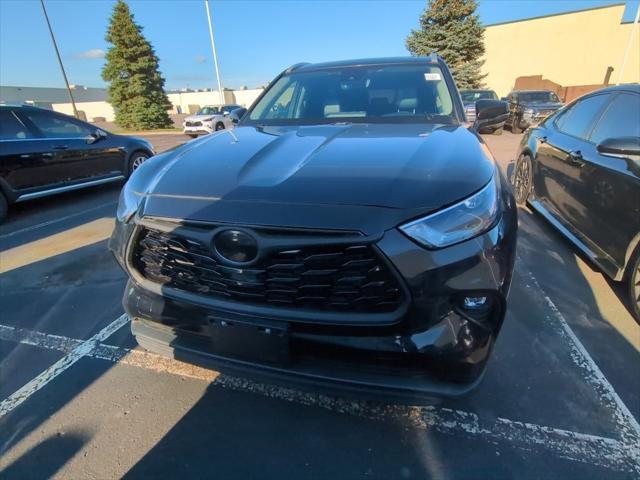 used 2023 Toyota Highlander car, priced at $35,999