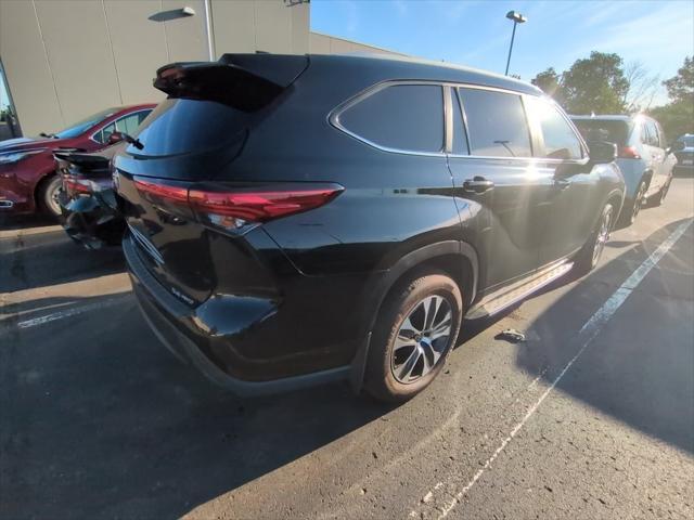 used 2023 Toyota Highlander car, priced at $35,999