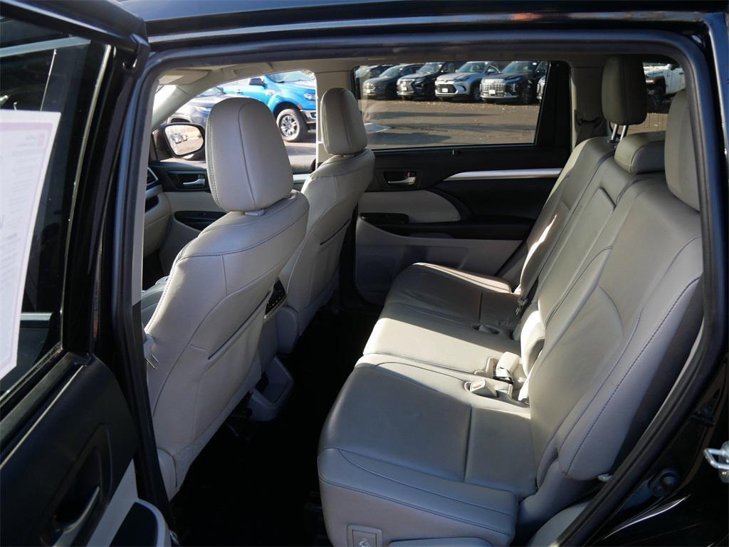 used 2019 Toyota Highlander car, priced at $27,991