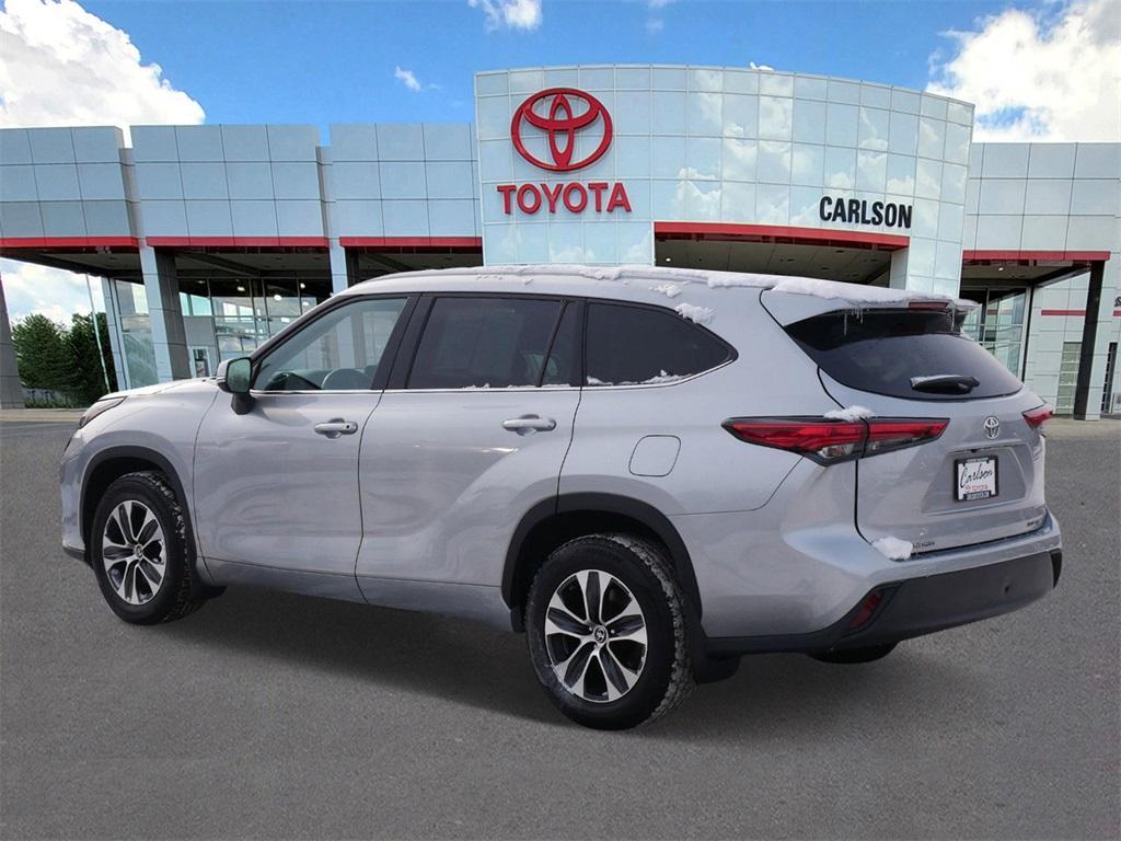 used 2022 Toyota Highlander car, priced at $27,499