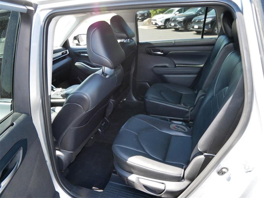 used 2021 Toyota Highlander car, priced at $36,999
