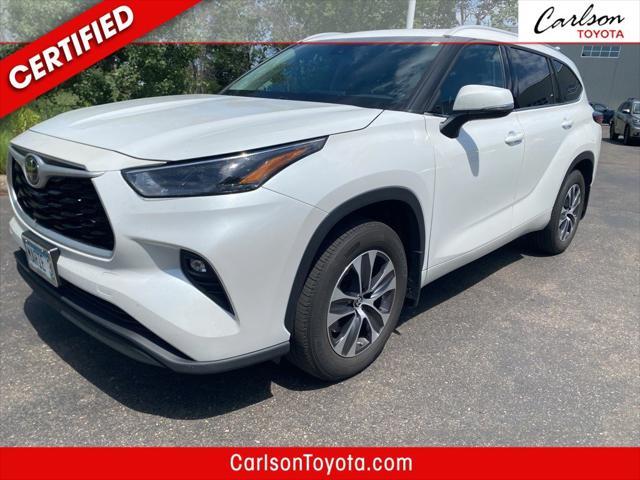 used 2022 Toyota Highlander car, priced at $39,999