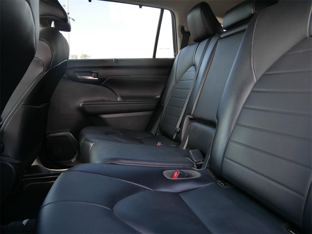 used 2021 Toyota Highlander car, priced at $31,216