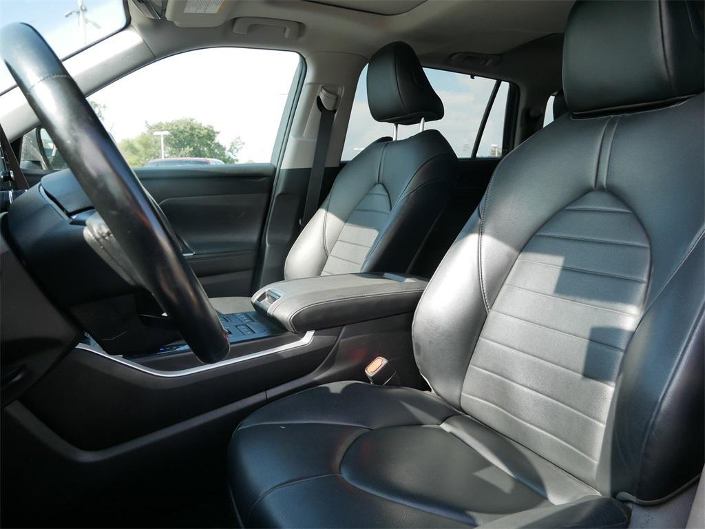 used 2021 Toyota Highlander car, priced at $31,216
