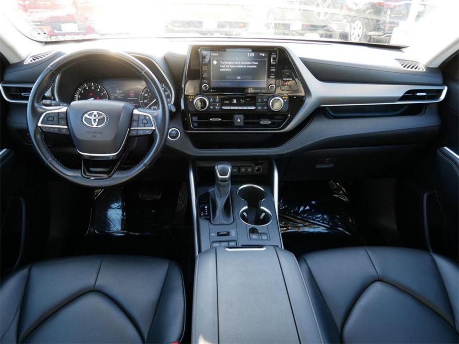 used 2021 Toyota Highlander car, priced at $34,500