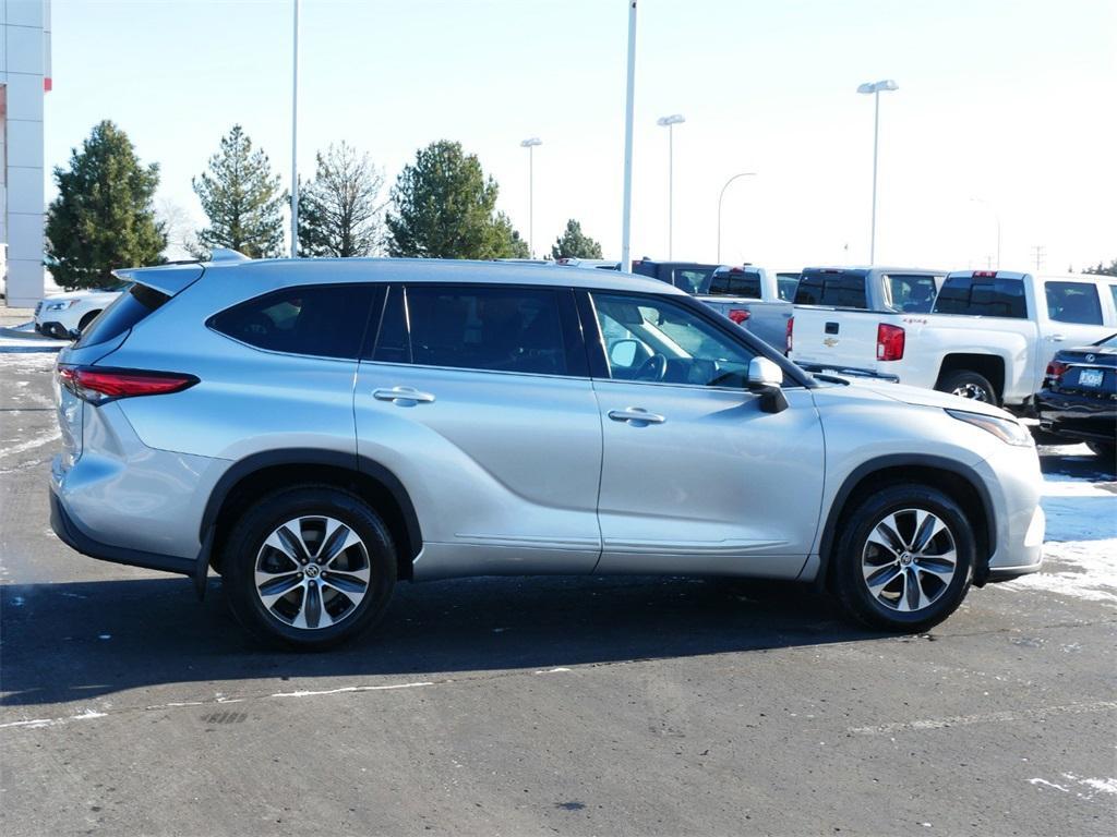 used 2021 Toyota Highlander car, priced at $34,500