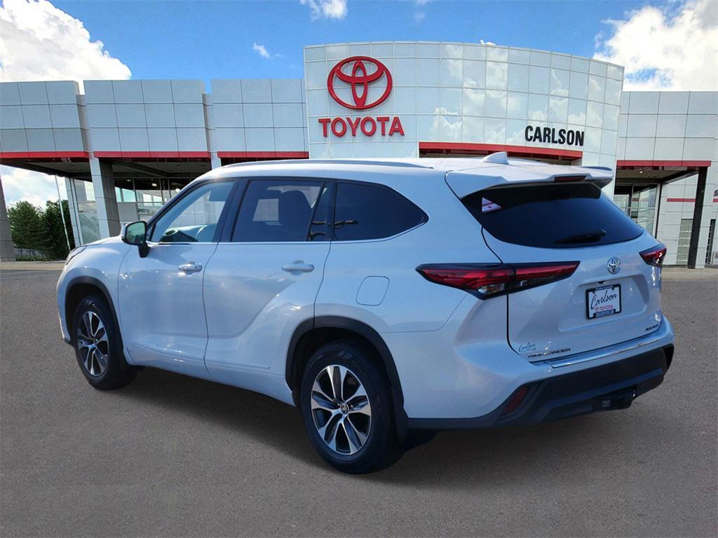used 2022 Toyota Highlander car, priced at $35,199