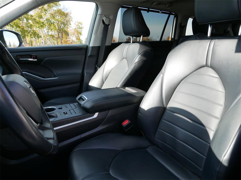 used 2022 Toyota Highlander car, priced at $35,499