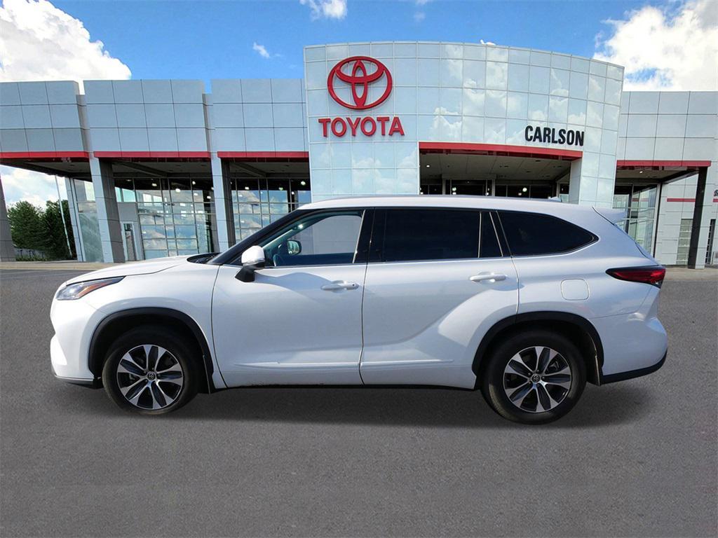 used 2022 Toyota Highlander car, priced at $35,499