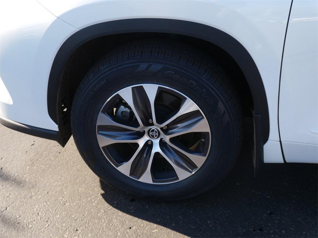 used 2022 Toyota Highlander car, priced at $35,199