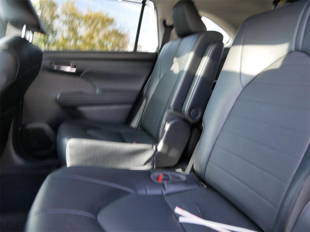 used 2022 Toyota Highlander car, priced at $35,499