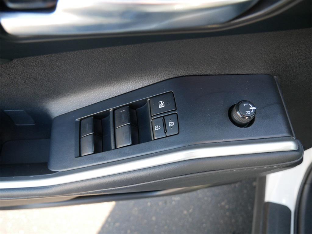 used 2022 Toyota Highlander car, priced at $35,199