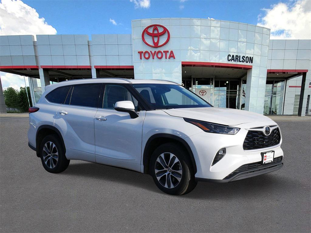 used 2022 Toyota Highlander car, priced at $35,499