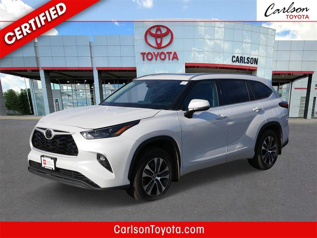 used 2022 Toyota Highlander car, priced at $35,499