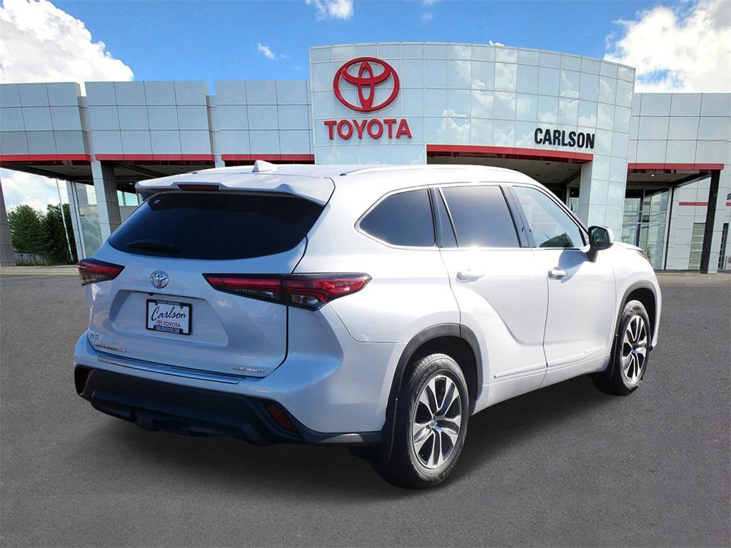 used 2022 Toyota Highlander car, priced at $35,199