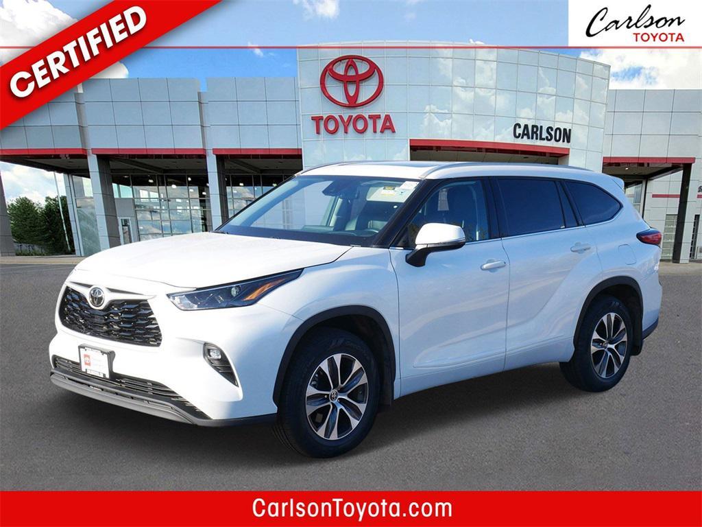 used 2022 Toyota Highlander car, priced at $35,199