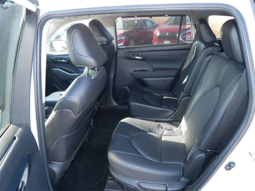 used 2022 Toyota Highlander car, priced at $35,199