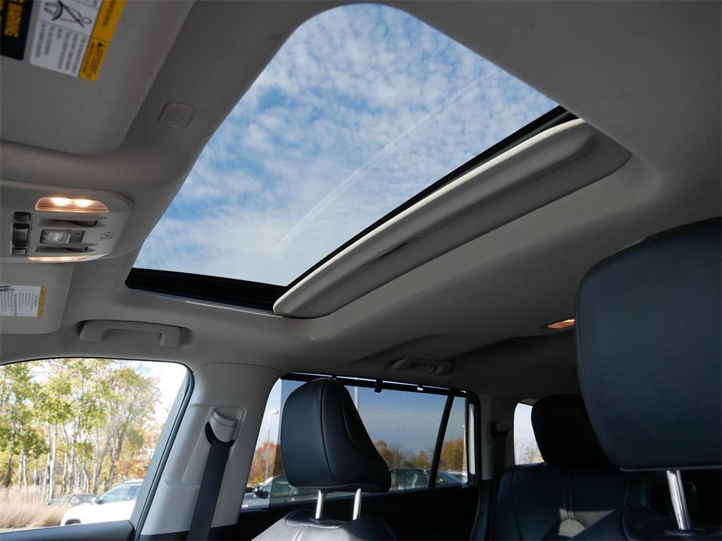 used 2022 Toyota Highlander car, priced at $35,499