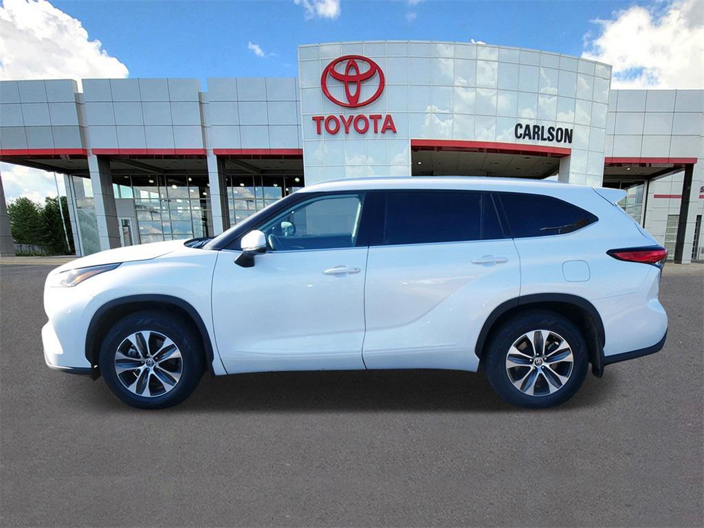 used 2022 Toyota Highlander car, priced at $35,199