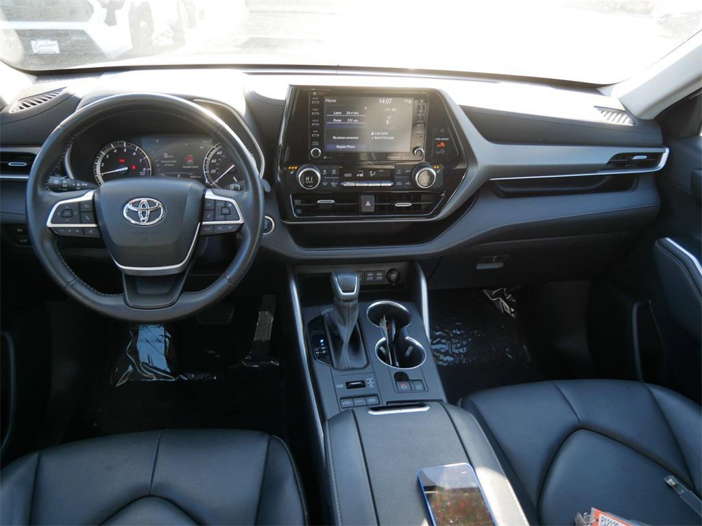 used 2022 Toyota Highlander car, priced at $35,199