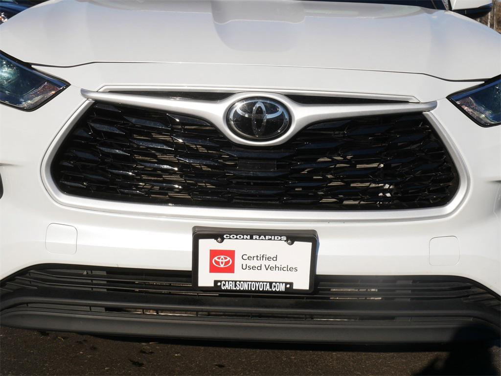 used 2022 Toyota Highlander car, priced at $35,199