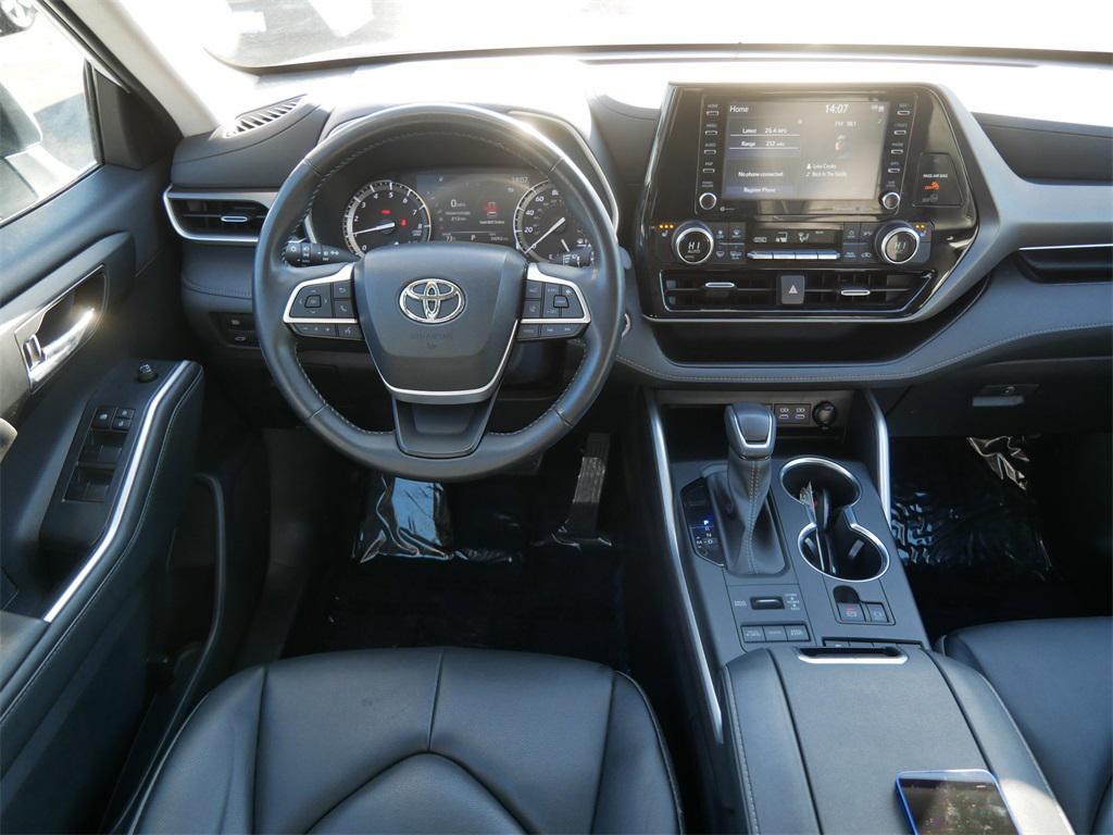 used 2022 Toyota Highlander car, priced at $35,199
