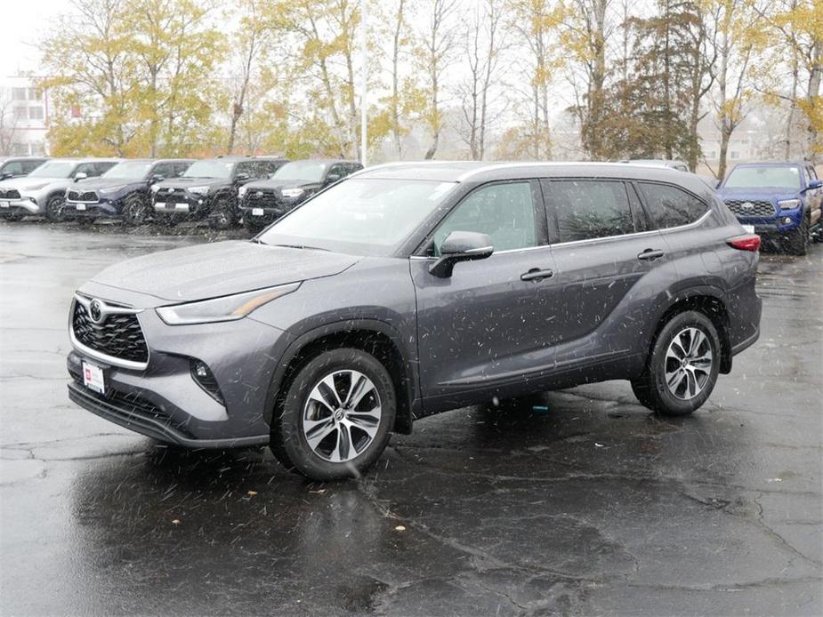 used 2021 Toyota Highlander car, priced at $37,995