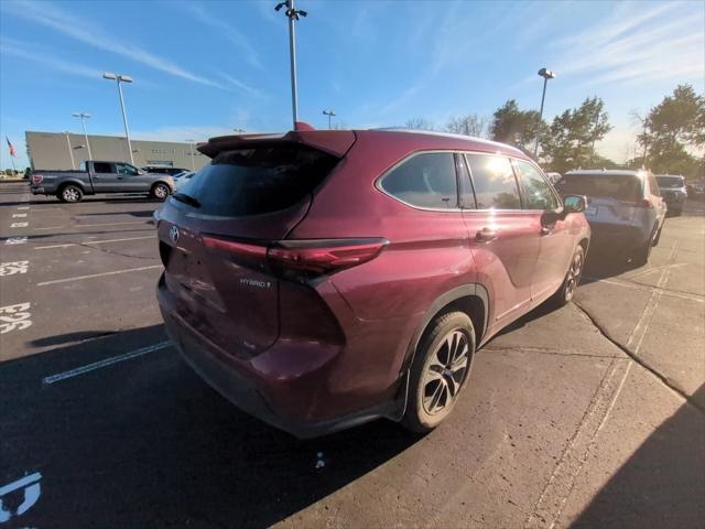used 2021 Toyota Highlander Hybrid car, priced at $27,999