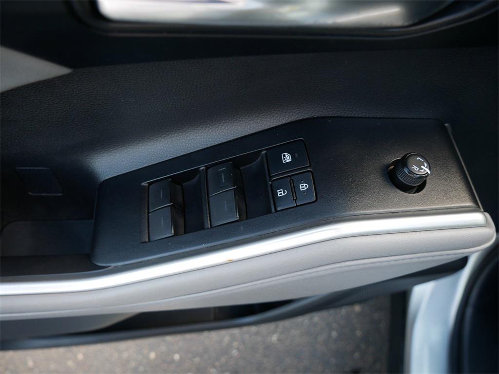 used 2021 Toyota Highlander Hybrid car, priced at $36,301