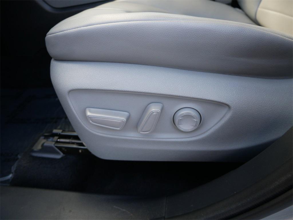 used 2021 Toyota Highlander Hybrid car, priced at $36,301