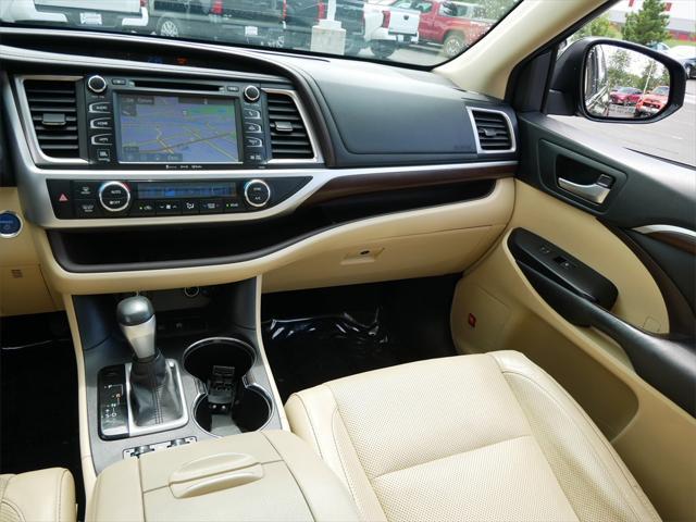 used 2016 Toyota Highlander Hybrid car, priced at $21,500