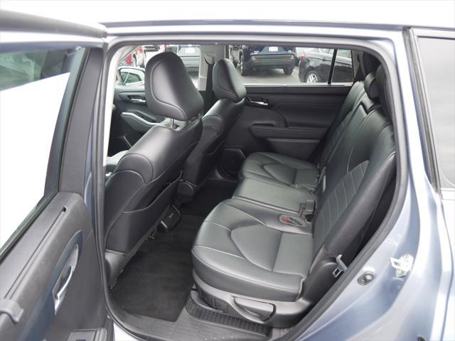 used 2022 Toyota Highlander Hybrid car, priced at $39,993