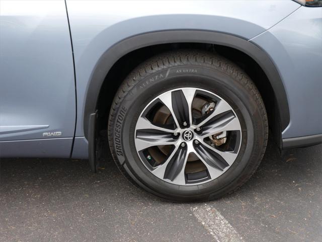 used 2022 Toyota Highlander Hybrid car, priced at $39,993