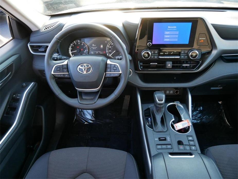 used 2024 Toyota Highlander car, priced at $41,999