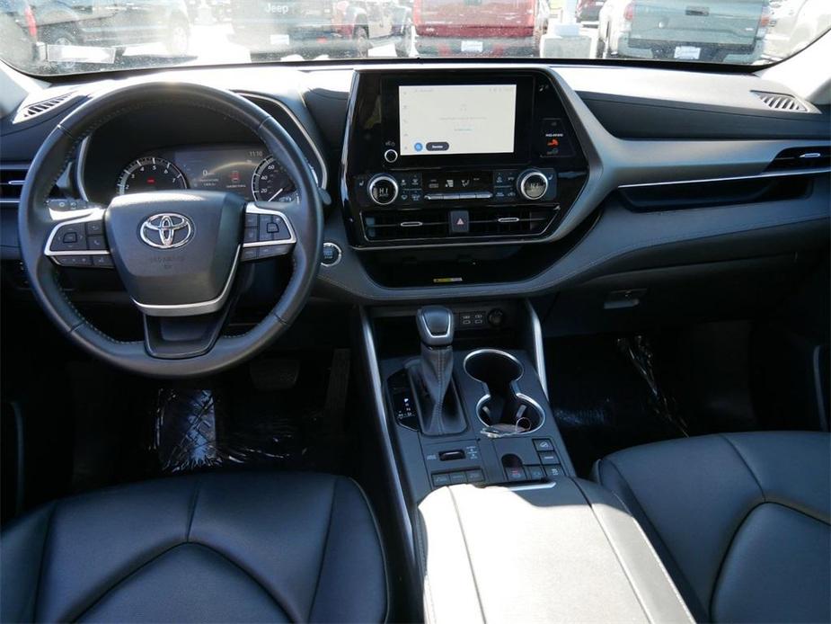 used 2023 Toyota Highlander car, priced at $40,699