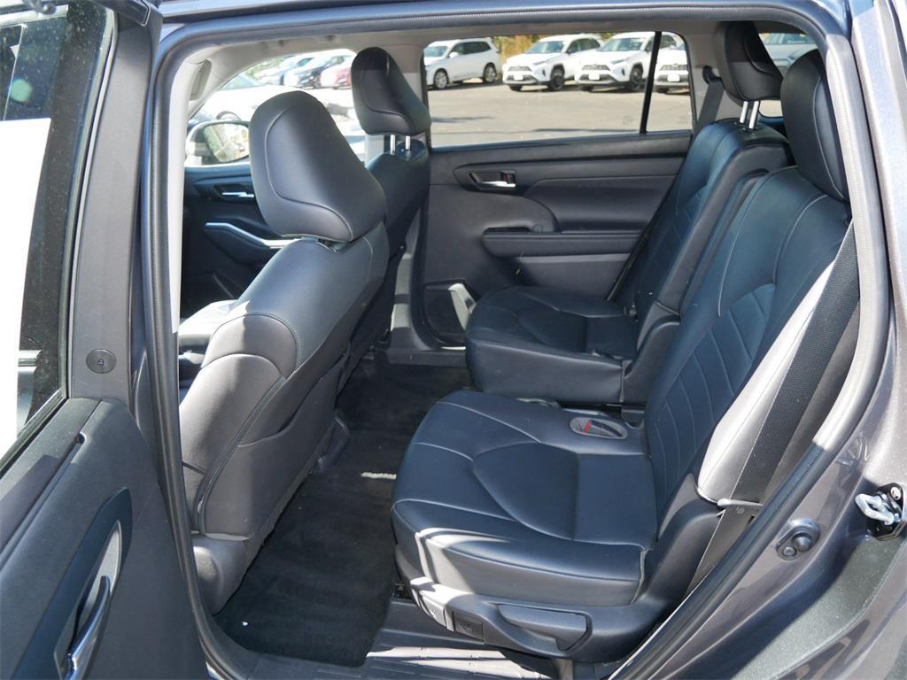 used 2020 Toyota Highlander car, priced at $27,481