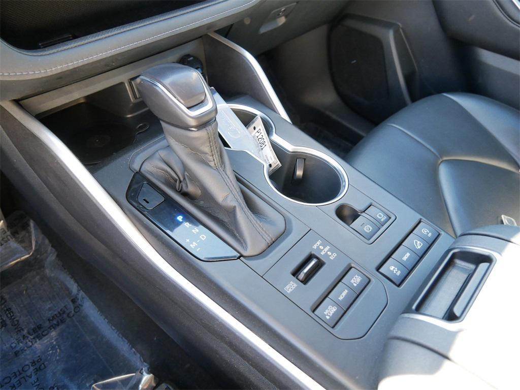 used 2020 Toyota Highlander car, priced at $27,481