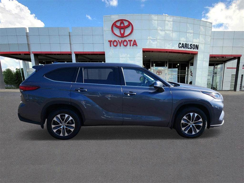 used 2020 Toyota Highlander car, priced at $27,481